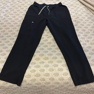 Brand new. Never worn good quality scrub bottoms. They are petite/short length